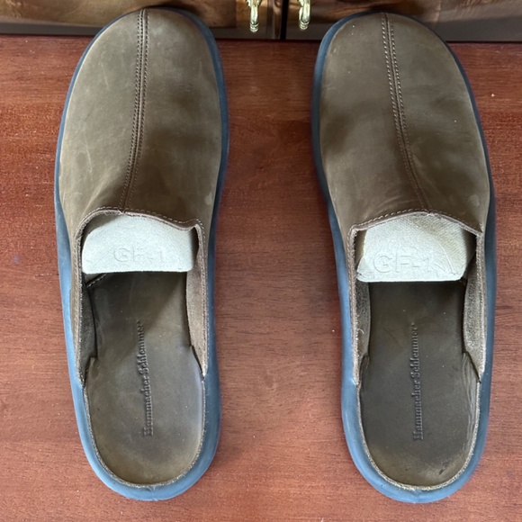 Hammacher Schlemmer Walk on Air Slippers main image 5
